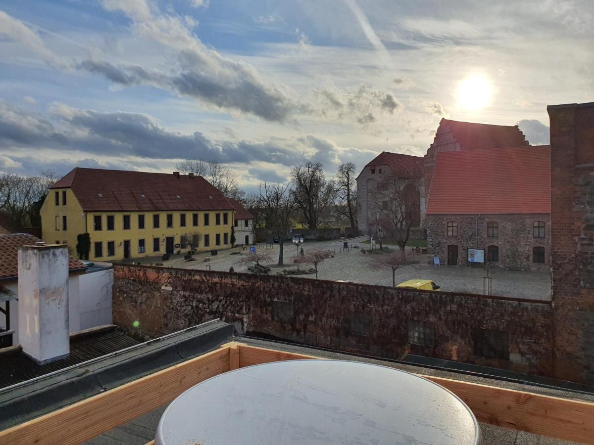 Grosses Offenes Loft Oder Kleine Gemuetliche Wohnung Mit Balkon Wolmirstedt Luaran gambar