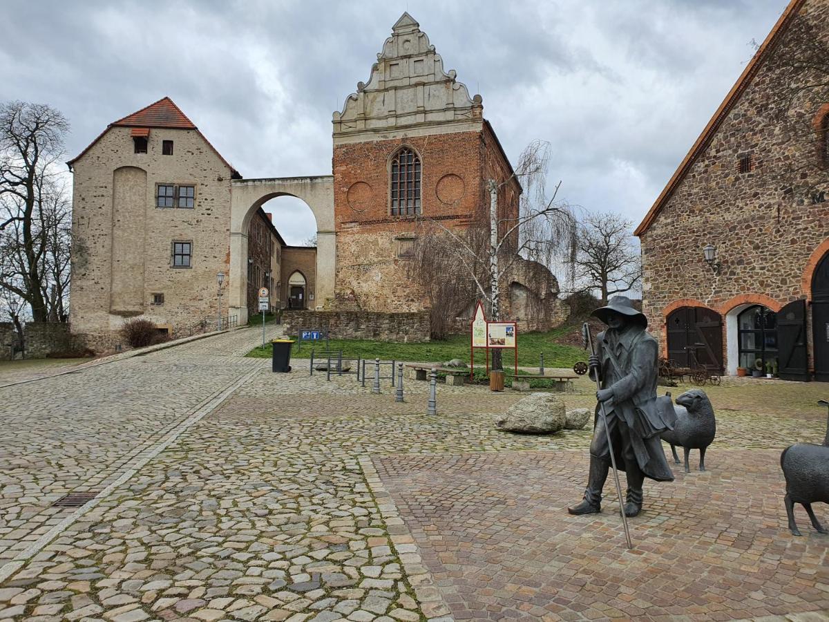 Grosses Offenes Loft Oder Kleine Gemuetliche Wohnung Mit Balkon Wolmirstedt Luaran gambar