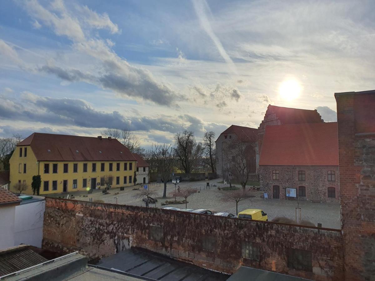 Grosses Offenes Loft Oder Kleine Gemuetliche Wohnung Mit Balkon Wolmirstedt Luaran gambar