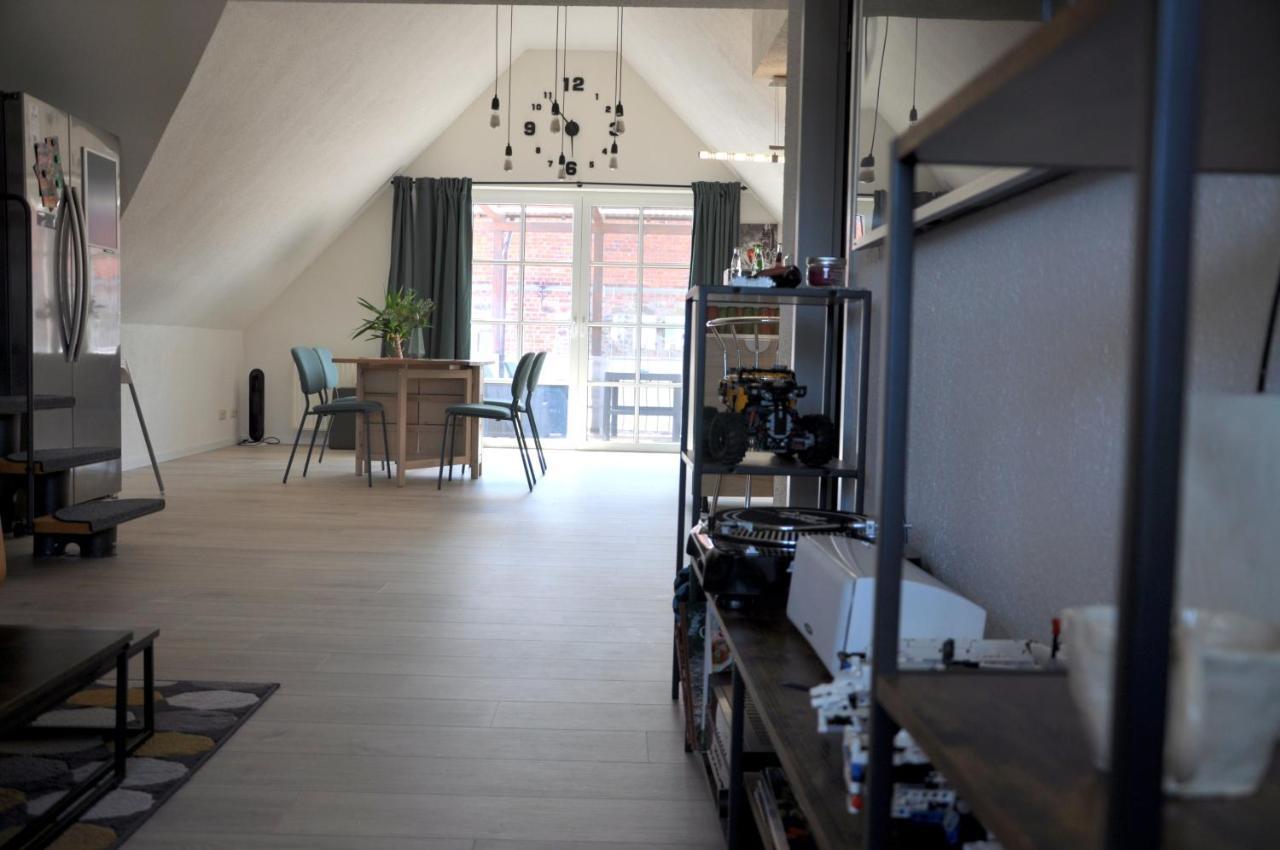 Grosses Offenes Loft Oder Kleine Gemuetliche Wohnung Mit Balkon Wolmirstedt Luaran gambar
